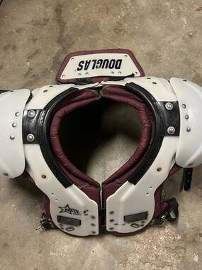 Douglas QBK Football Shoulder Pads Size Medium 18"-19"
